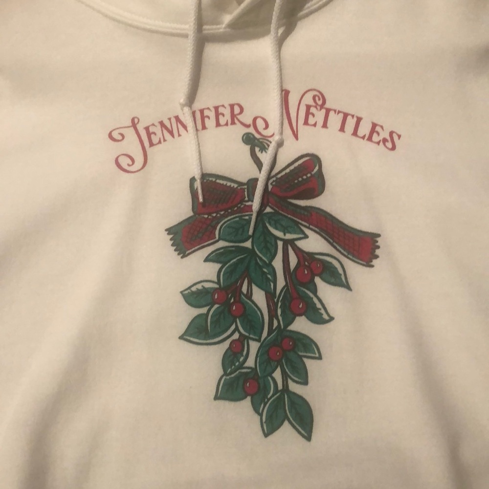 Jennifer Nettles Christmas tour sweatshirt